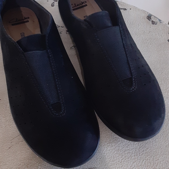 CLARK'S Collection, Soft Cushion,  Blk, Perforated Round Toe Size 10 Shoe - Picture 9 of 10